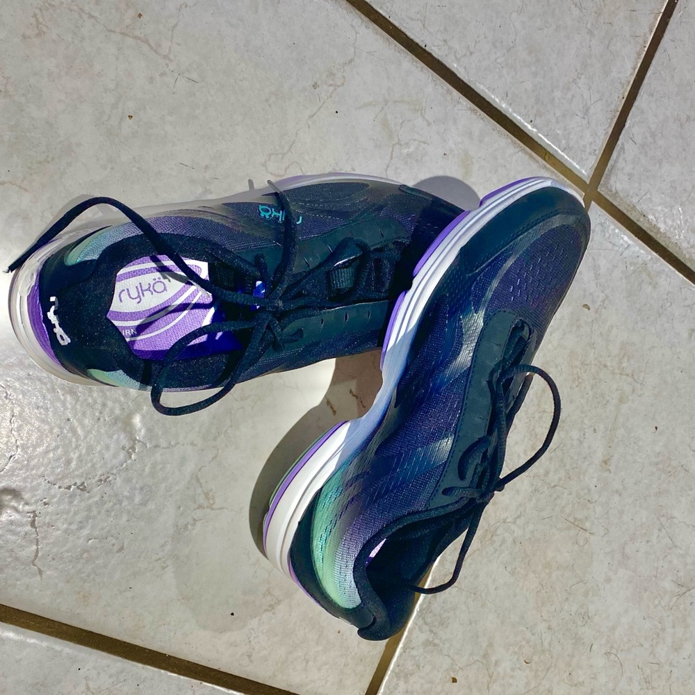 COPY -brand new RYKO  walking shoes